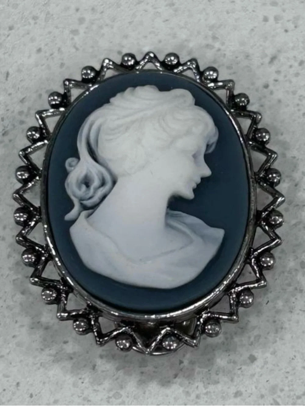 Vintage Style Cameo Brooch 2.15